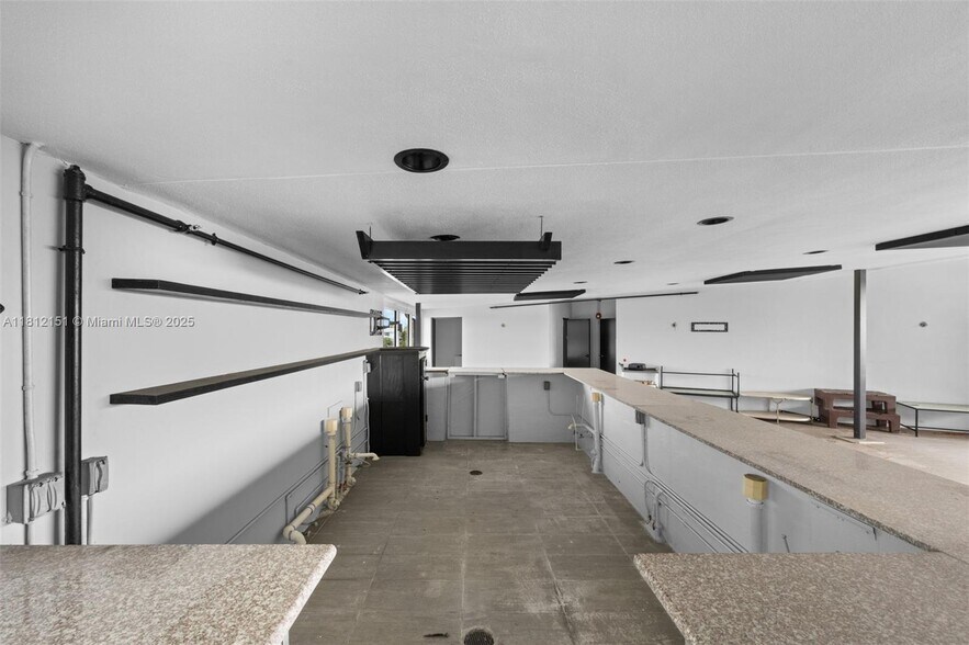 More Photos Of 2500 Wilton Dr, Wilton Manors Freestanding For Sale