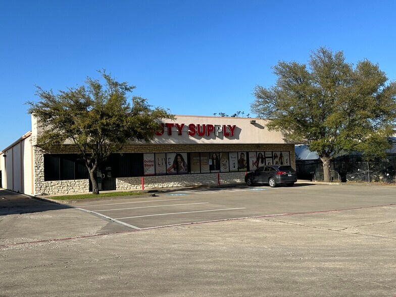 More Photos Of 1201 E Arkansas Ln, Arlington Storefront For Sale