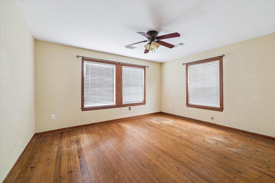 More Photos Of 510 E Main St, Humble Office For Sale