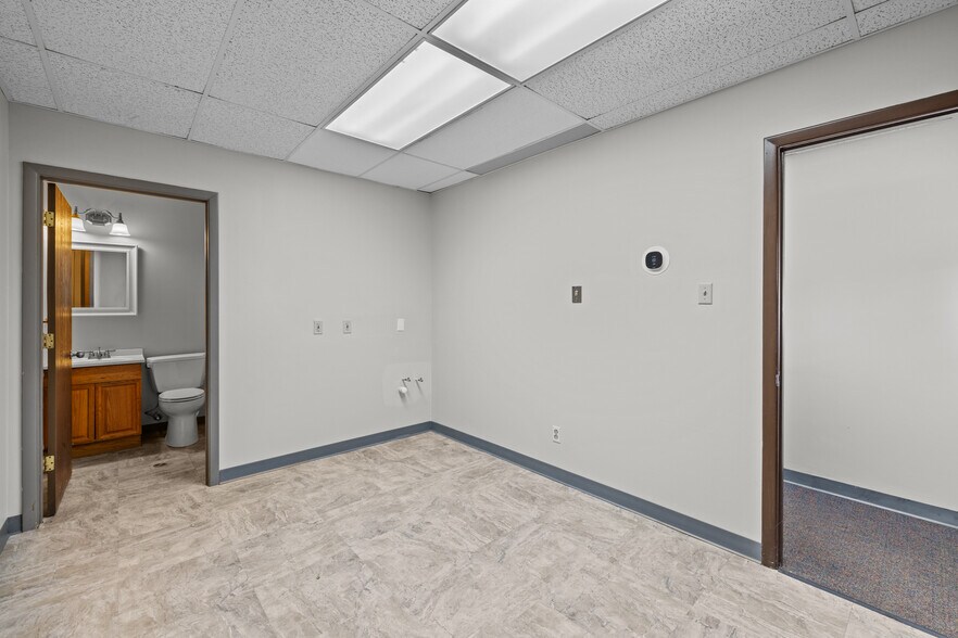 More Photos Of 1150 Milwaukee St, Kirkwood Medical For Sale