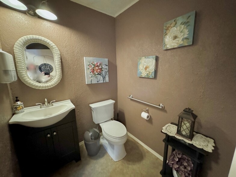 More Photos Of 2275 Old Pleasanton Rd, San Antonio General Retail For Sale