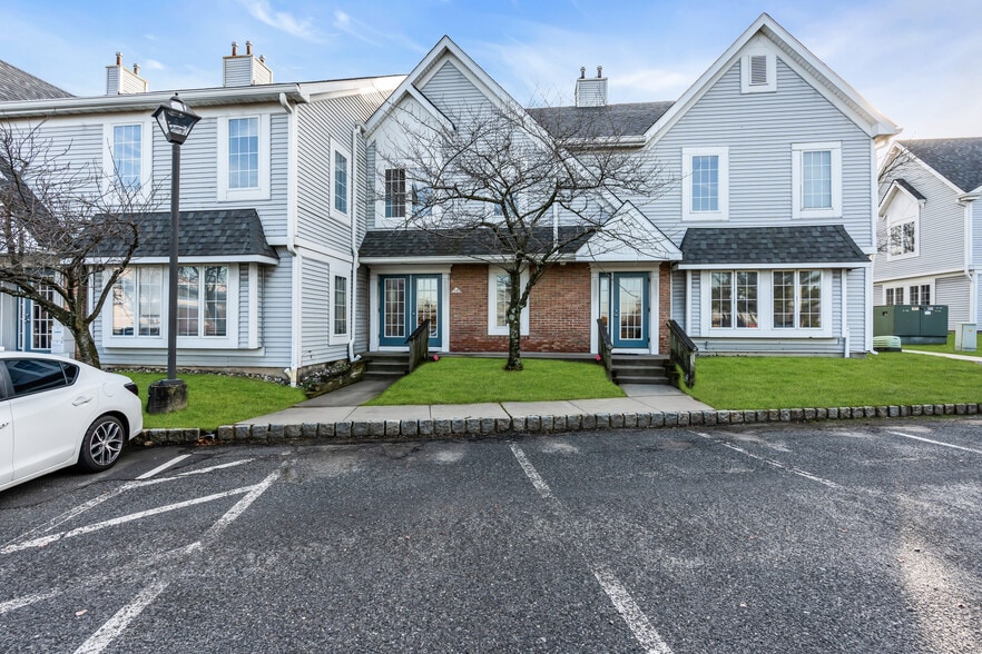 More Photos Of 1 Bethany Rd, Hazlet Office For Lease
