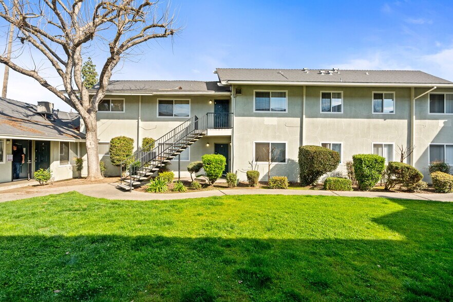 More Photos Of 3830-3850 E Ashlan Ave, Fresno Apartments For Sale