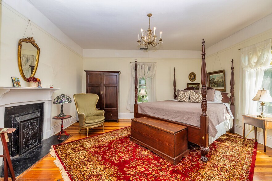 More Photos Of 252 Seavy St, Senoia Hospitality For Sale