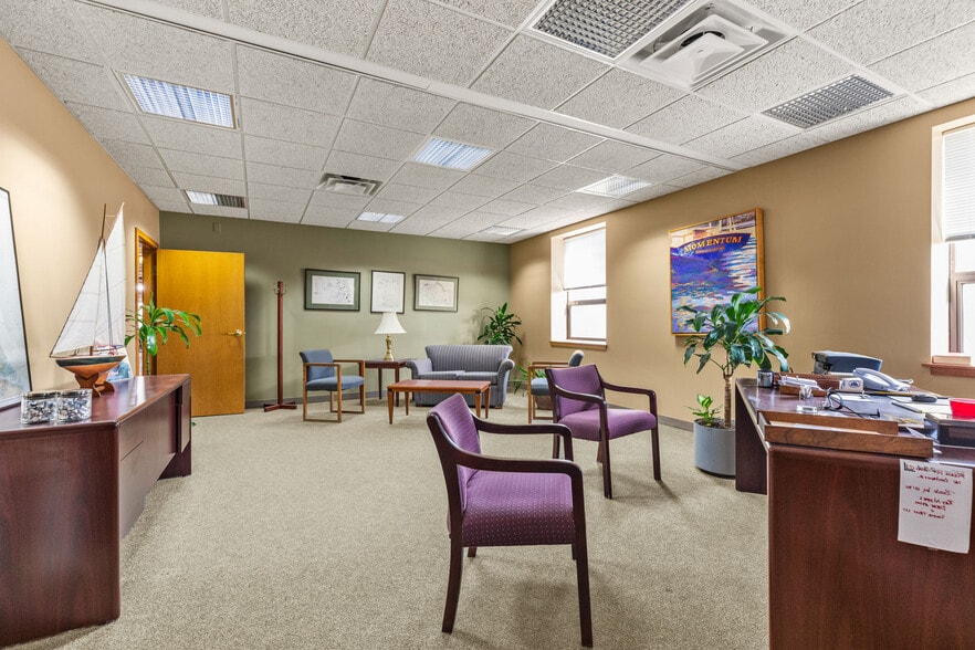 More Photos Of 69 Parker St, Newburyport Research And Development For Lease