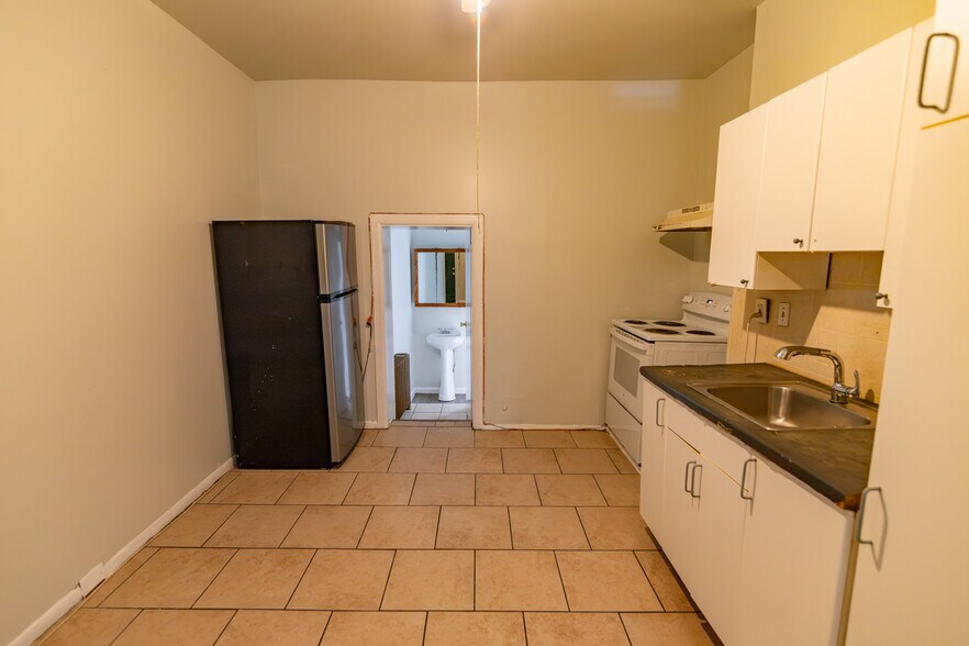 More Photos Of 11 S Broadway, Baltimore Apartments For Sale