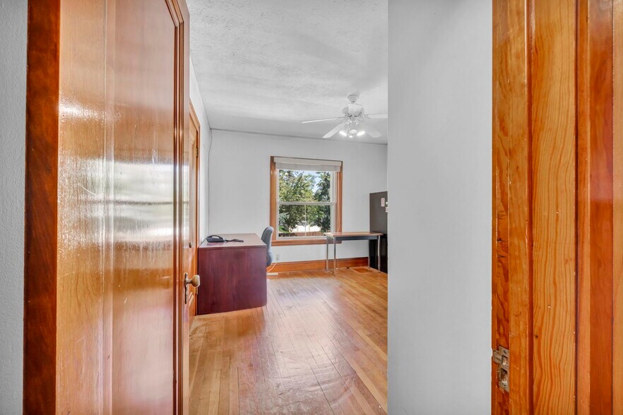 More Photos Of 881 E 222nd St, Euclid Office Residential For Sale
