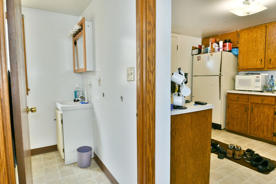 More Photos Of 12-14 N Main St, Hubbard Storefront Retail Residential For Sale