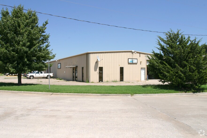 More Photos Of 220 S Alliance Ct, Oklahoma City Manufacturing For Lease