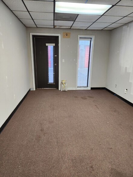 More Photos Of 813 N Broadway, Portland Self Storage For Lease