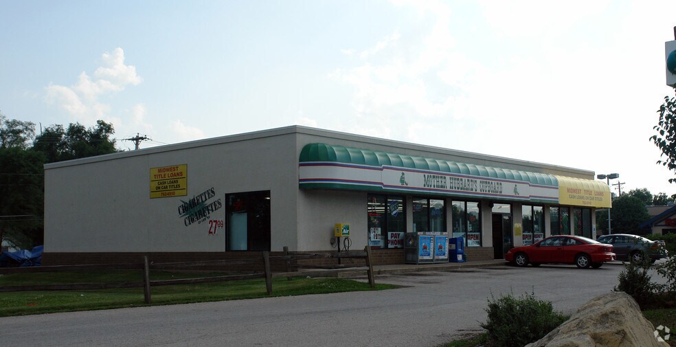More Photos Of 3718 39th Ave, Moline Convenience Store For Lease