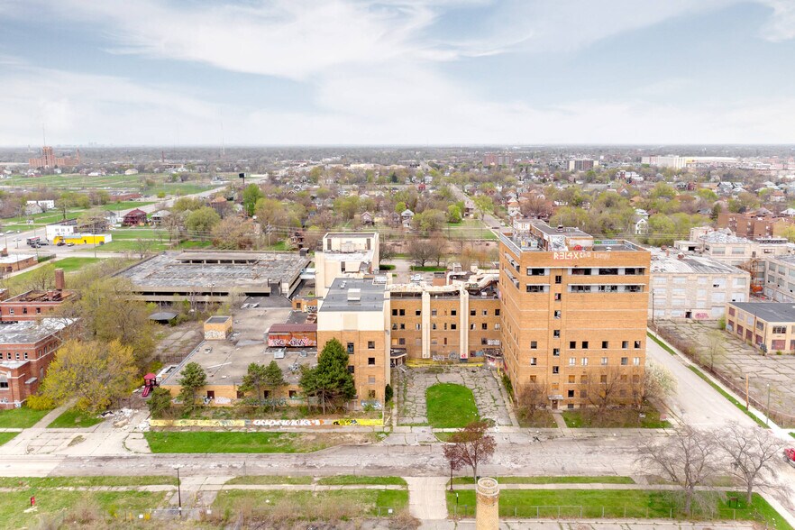 More Photos Of 200 Highland St, Highland Park Hospital For Sale