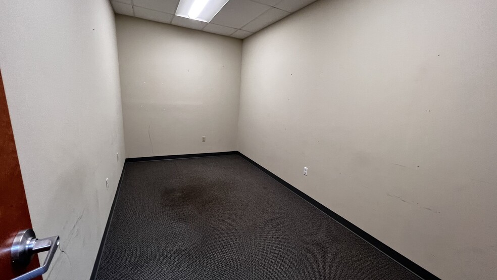 More Photos Of 2100 Ferry St, Easton Medical For Lease