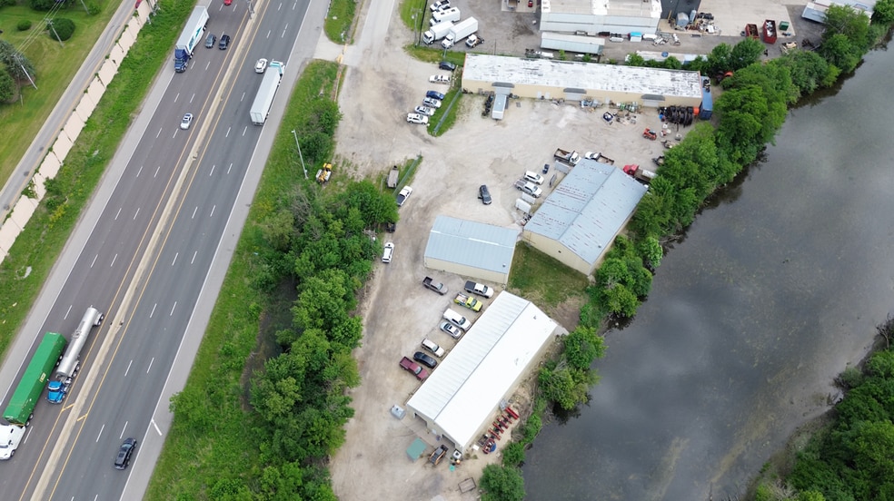 More Photos Of 18130-18134 NW Frontage Rd, Joliet Warehouse For Lease
