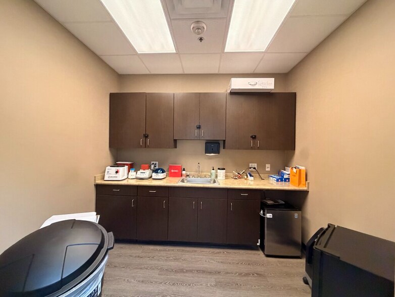 More Photos Of 250 E Basse Rd, San Antonio Medical For Lease