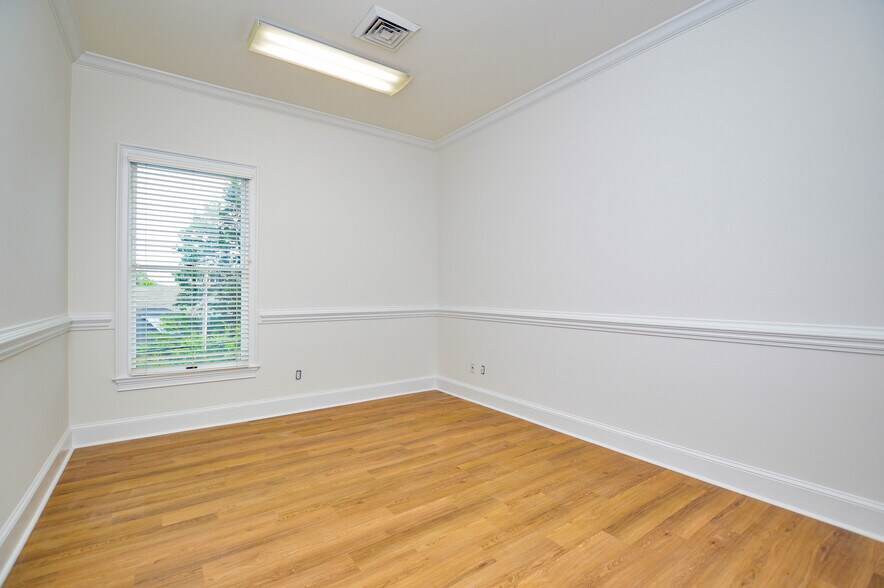 More Photos Of 21000 Torrence Chapel Rd, Cornelius Office Residential For Lease