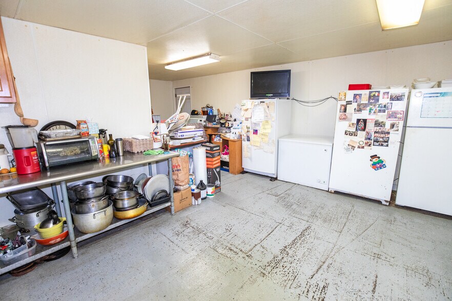 More Photos Of 8995 S US Highway 35, Monterey General Retail For Sale