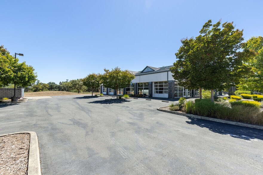 More Photos Of 800 American Way, Windsor Freestanding For Lease