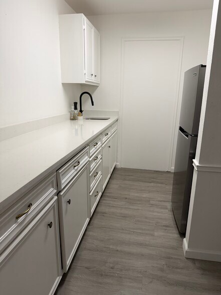 More Photos Of 805 W 10th St, Austin Office Residential For Lease
