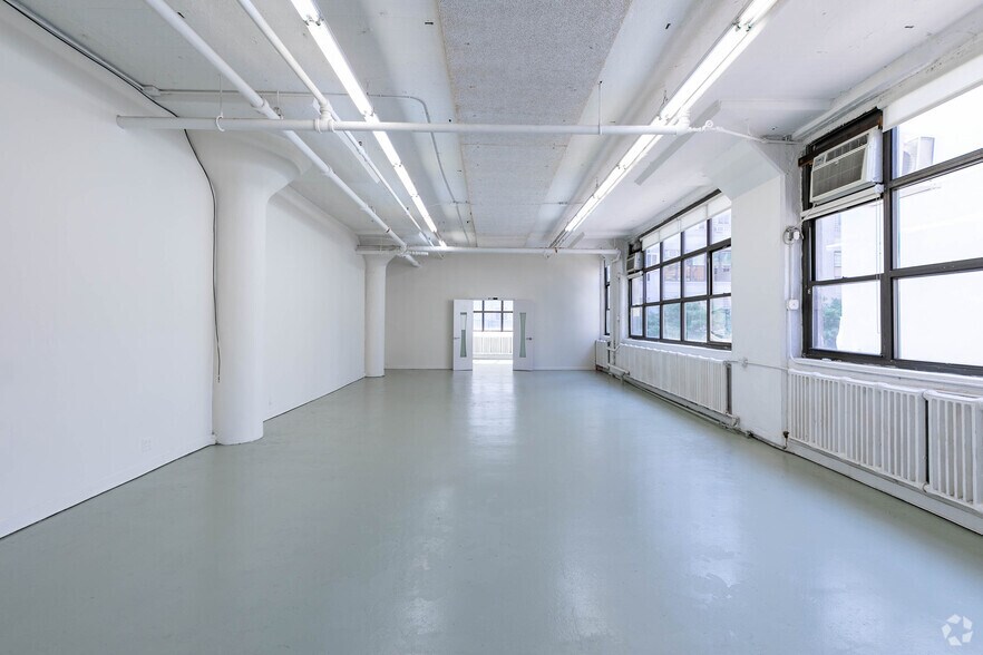 More Photos Of 43-01 21st St, Long Island City Manufacturing For Lease