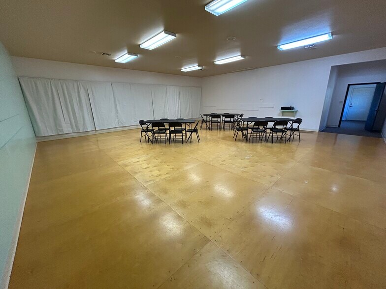 More Photos Of 140 AN County Road 140, Palestine Flex For Sale