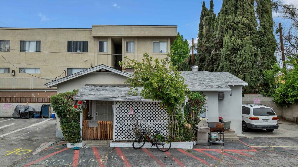 More Photos Of 6860-6870 Hazeltine Ave, Van Nuys Apartments For Sale