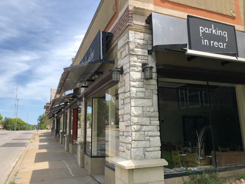 More Photos Of 3701-3711 Summit, Kansas City Unknown For Lease