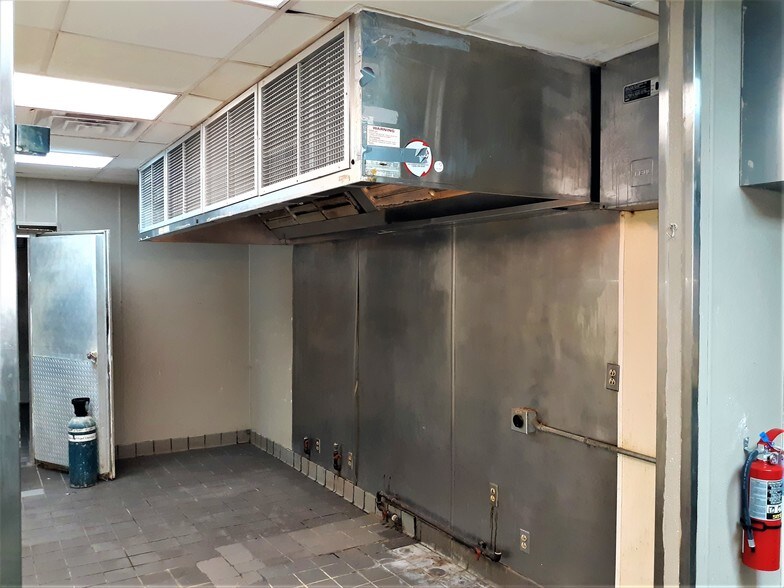 More Photos Of 2775 Woodlawn Rd, Lincoln Fast Food For Sale