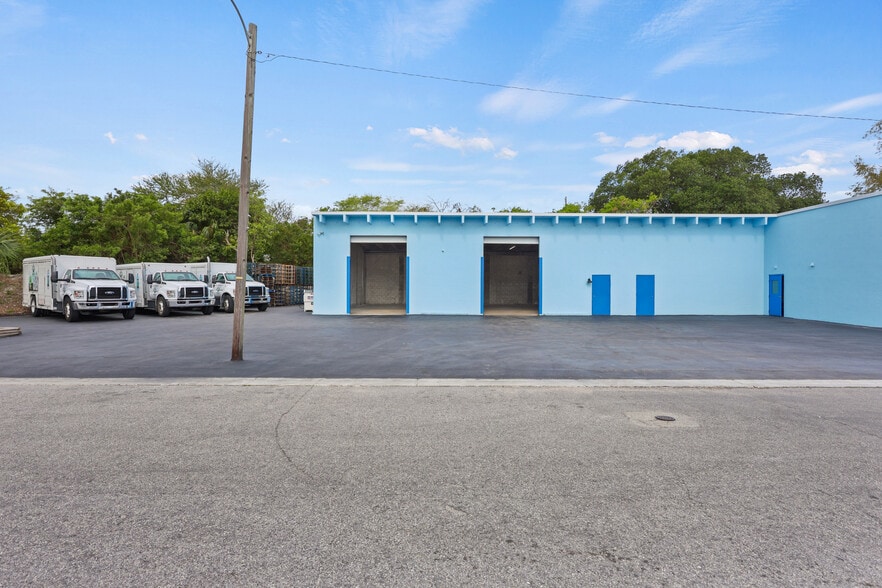 More Photos Of 2605 Kelly Ln, Lake Worth Warehouse For Lease