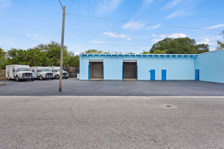 More Photos Of 2605 Kelly Ln, Lake Worth Light Distribution For Lease
