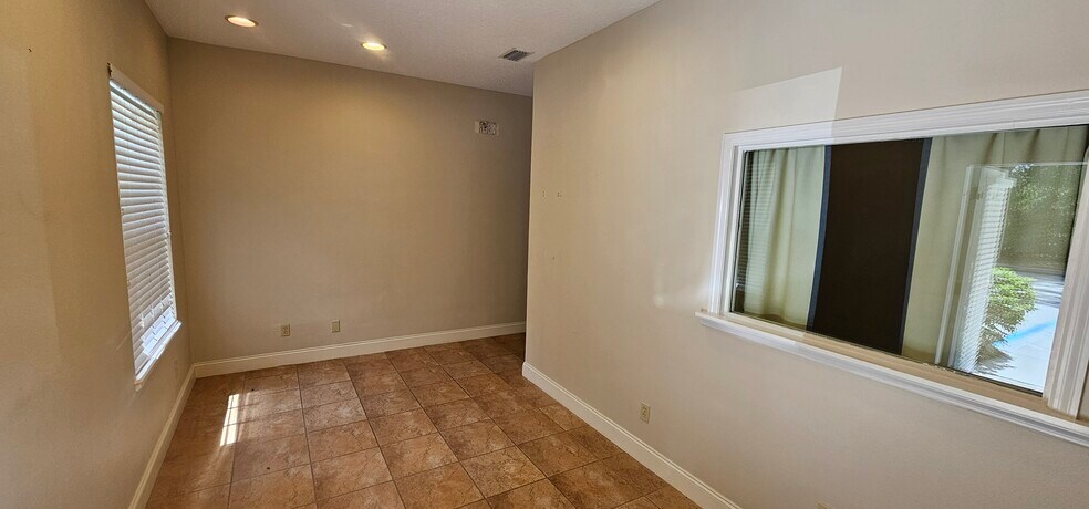 More Photos Of 465 Summerhaven Dr, DeBary Office For Lease