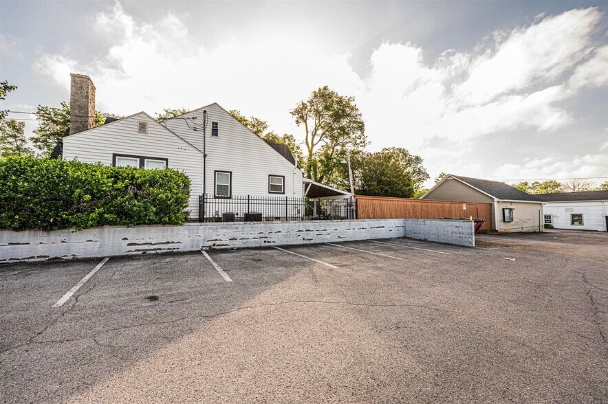 More Photos Of 1128 Magnolia St, Bowling Green Office Residential For Sale