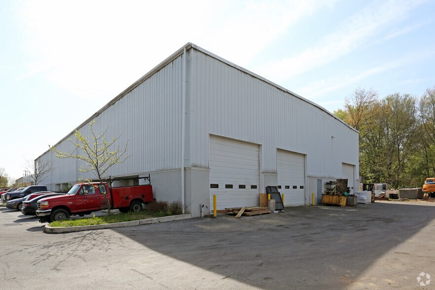 More Photos Of 3344 Market St, Aston Light Distribution For Lease