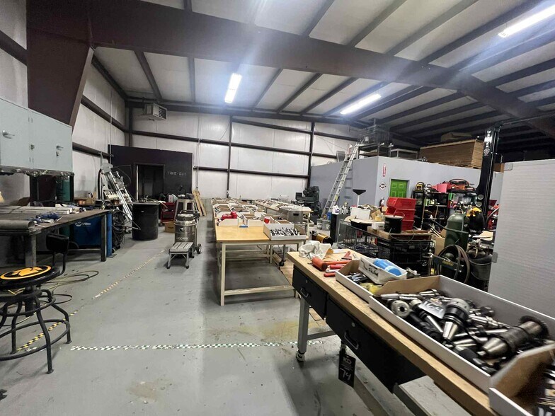 More Photos Of 1211 Wilson ln, West Haven Warehouse For Lease