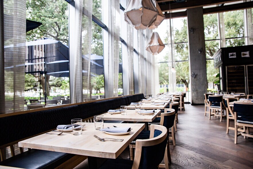 More Photos Of 3737 Buffalo Speedway Ave, Houston Office For Sale