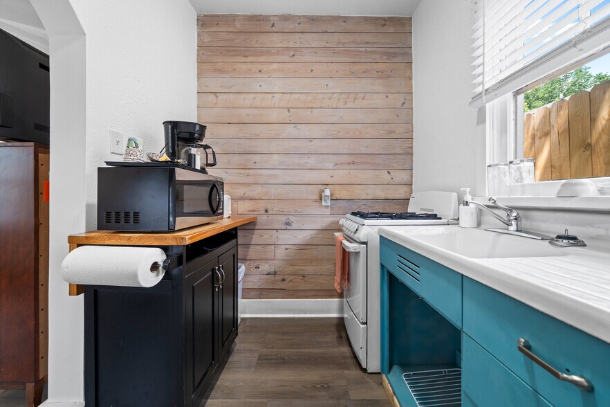 More Photos Of 741 Park Ave, Hot Springs Hotel For Sale