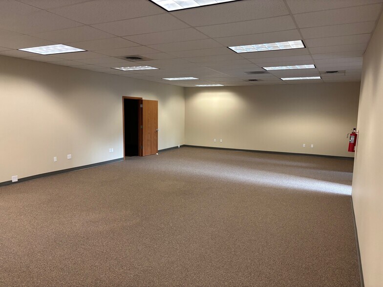 More Photos Of 2805 Saint Andrews Loop, Pasco Office For Lease