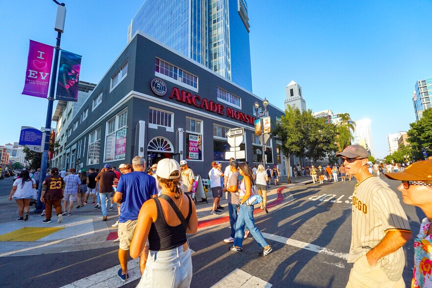 Primary Photo Of 704 J St, San Diego General Retail For Sale