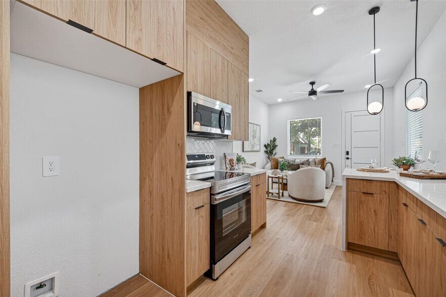 More Photos Of 7840 Nashville Unit A/B Street, Houston Apartments For Sale