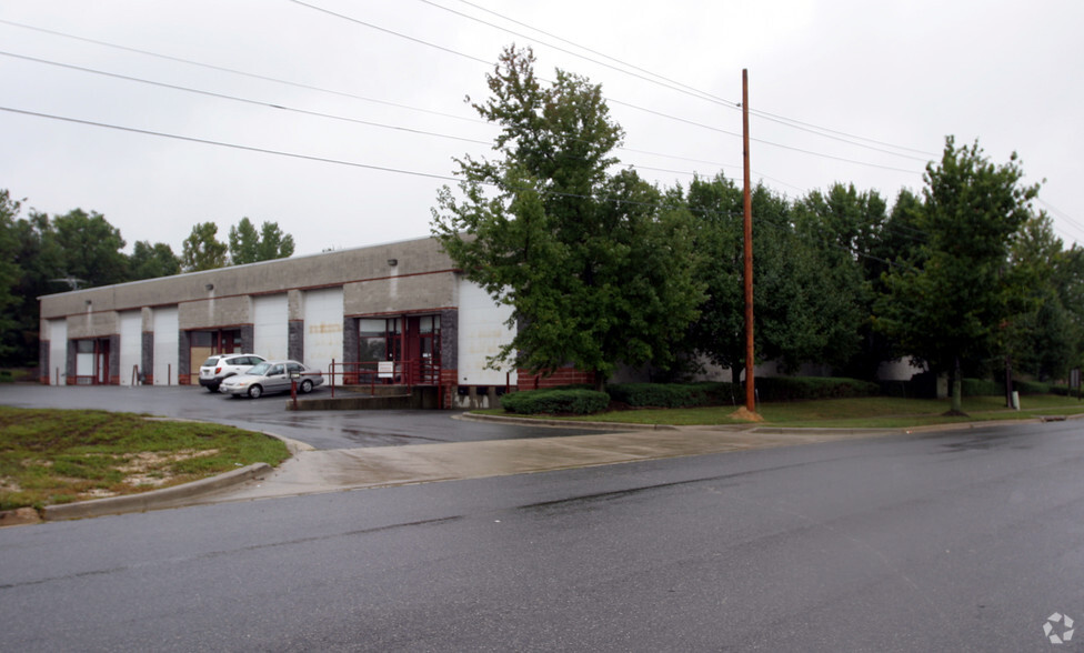 Primary Photo Of 2950-2972 Kaverton Rd, Forestville Flex For Lease