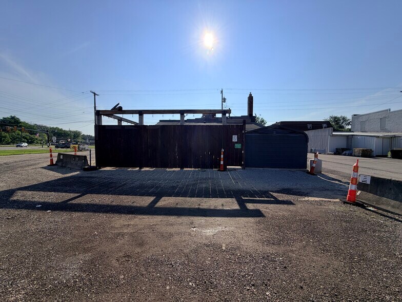 More Photos Of 46 S Leavitt Rd, Leavittsburg Bar For Sale