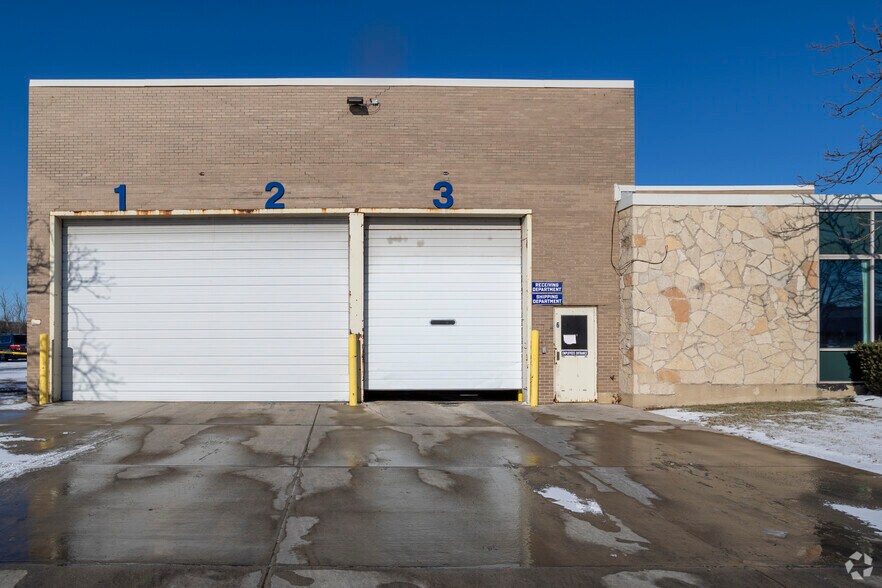 More Photos Of 1800 Touhy Ave, Elk Grove Village Manufacturing For Sale