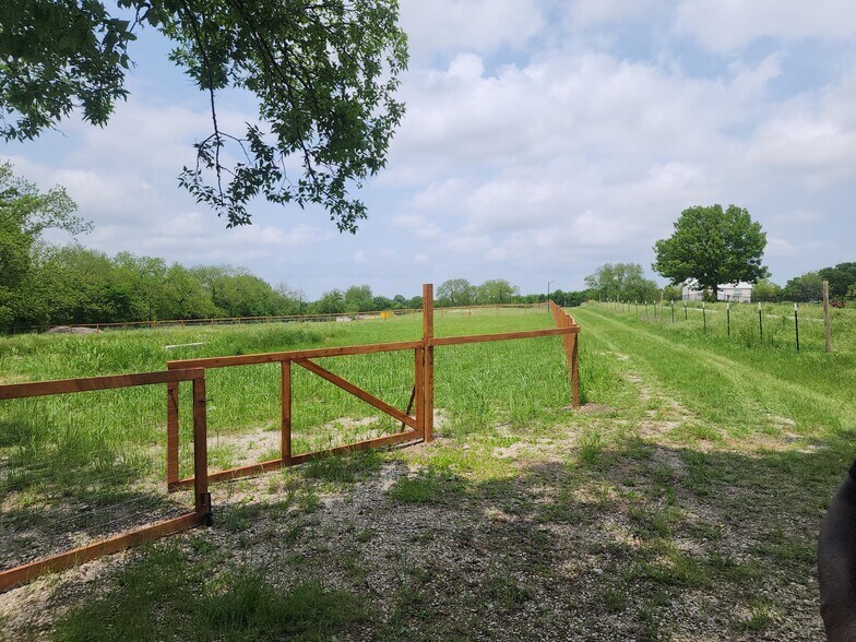 More Photos Of 2895 County Road 341, McKinney Land For Lease
