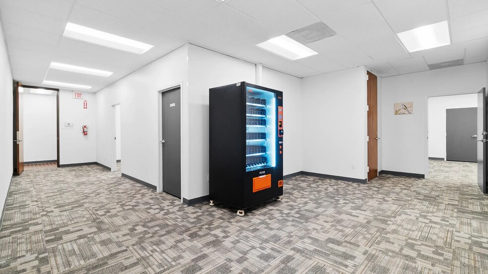 More Photos Of 2503 Lake Rd, Huntsville Office For Lease
