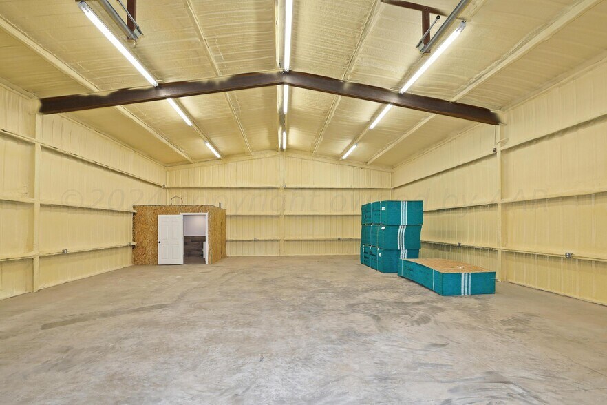 More Photos Of 718 Stateline Rd, Farwell Warehouse For Sale