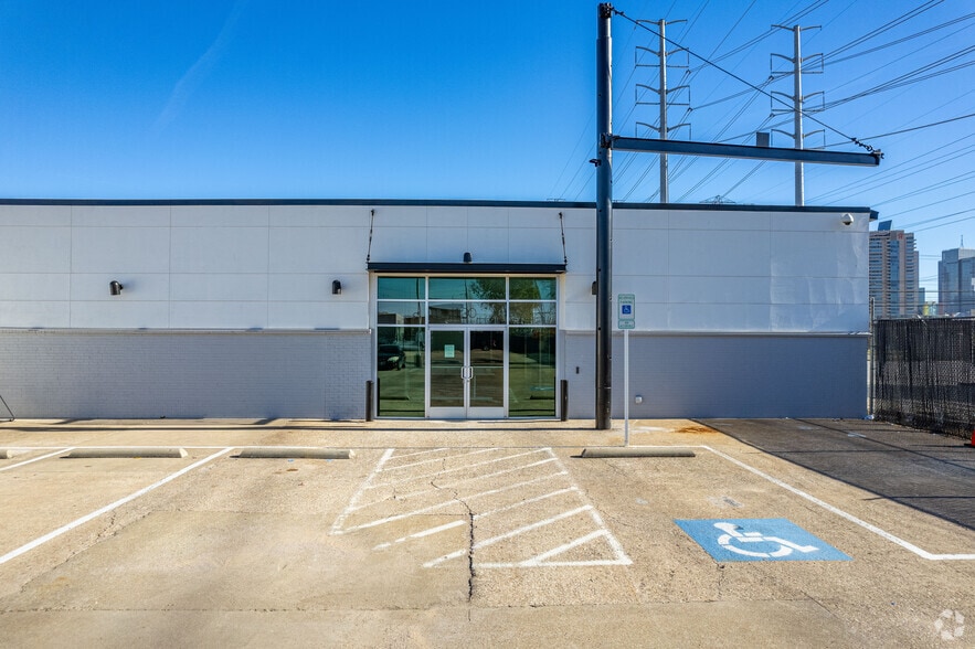 More Photos Of 921 N Riverfront Blvd, Dallas Loft Creative Space For Lease