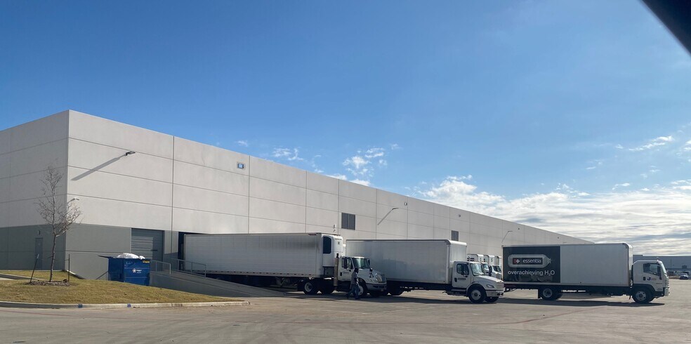 More Photos Of 2515 N Belt Line Rd, Grand Prairie Warehouse For Lease