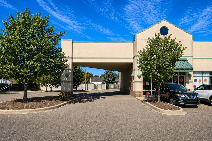 More Photos Of 34414-34790 Ford Rd, Westland Unknown For Lease