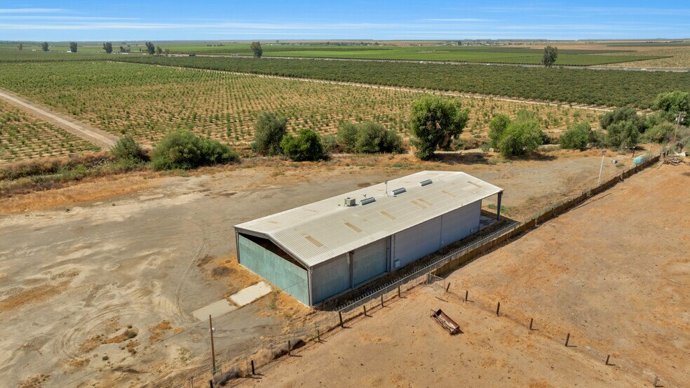 More Photos Of 6785 Rd 136, Earlimart Warehouse For Sale