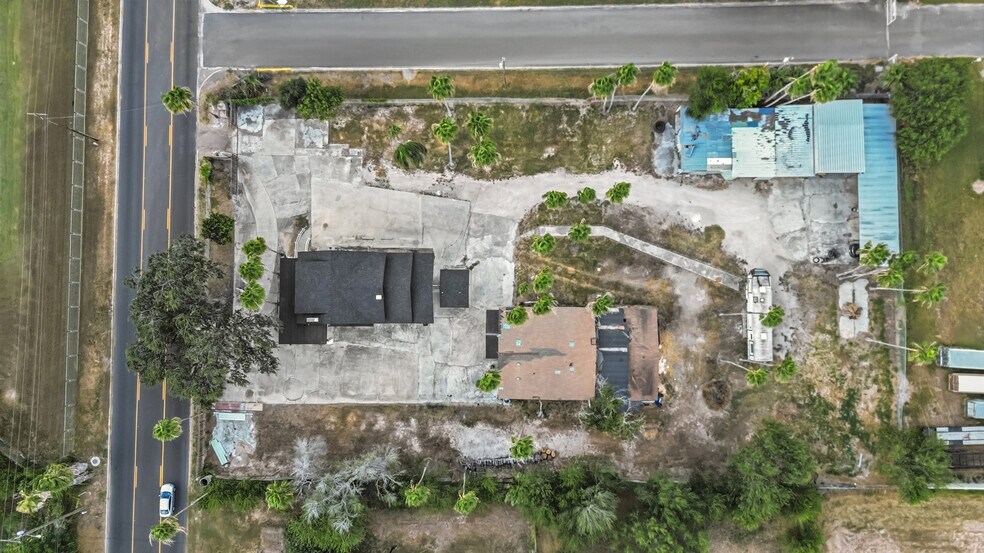 More Photos Of 502 S Pleasantview Dr, Weslaco General Retail For Sale